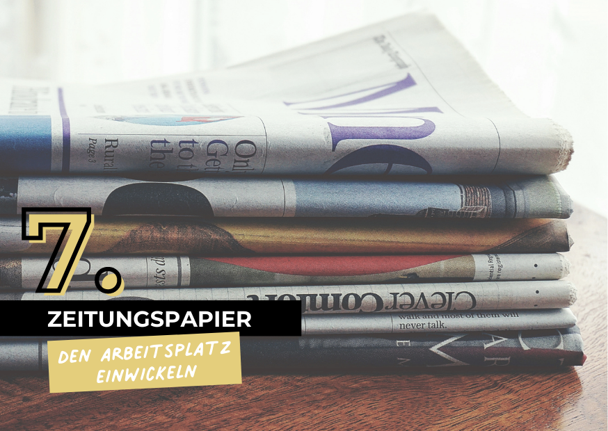 aprilscherz lustig schreibtisch in zeitungspapier einwickeln april april