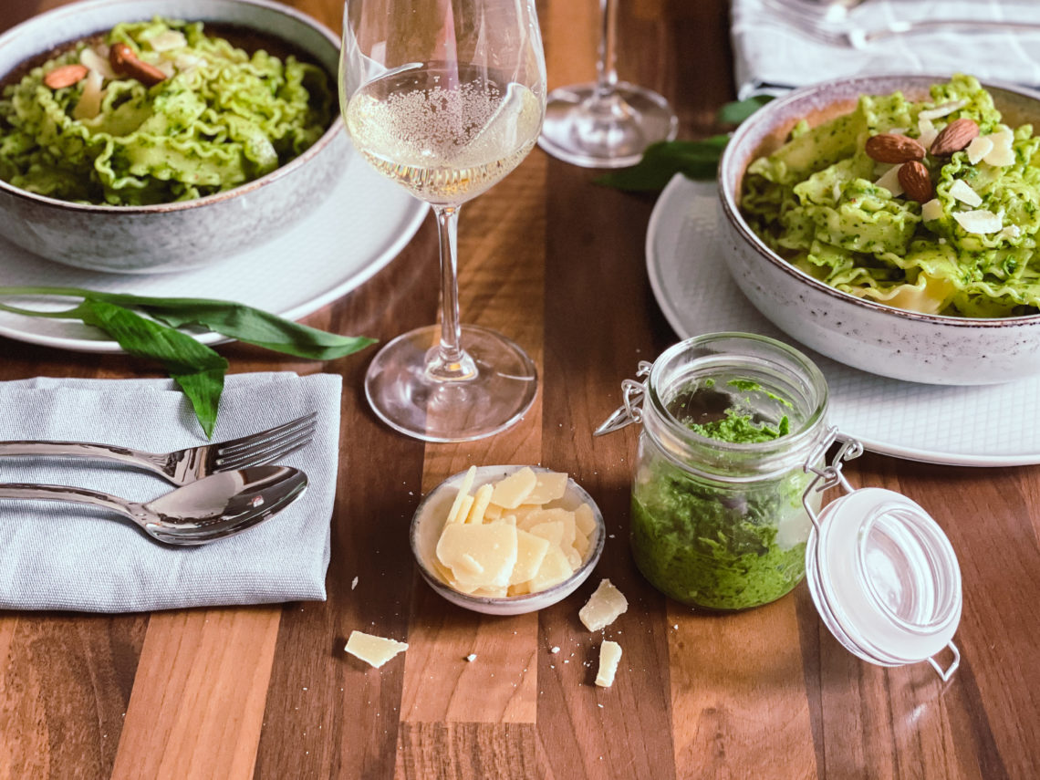 Bärlauch Pesto schnell und einfach: Endlich wieder Bärlauch Zeit!