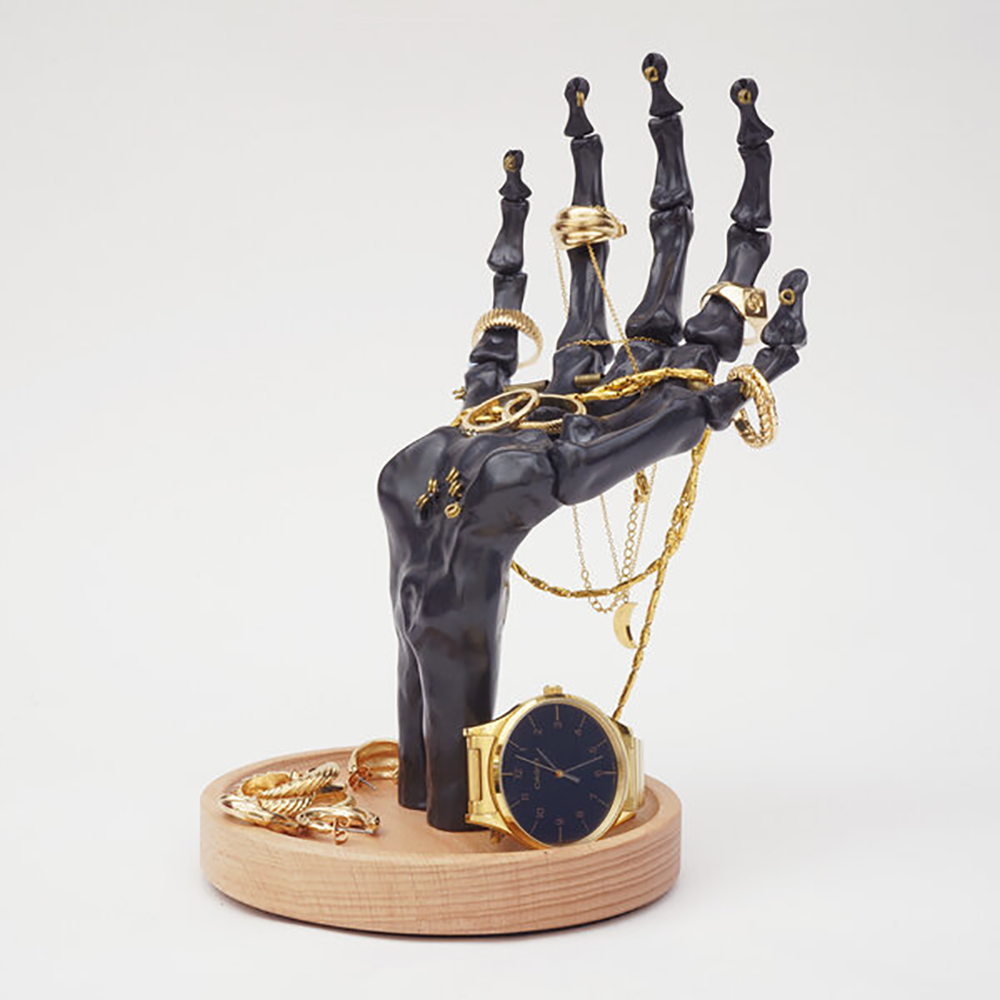 Skeletthand für den Schmuck
