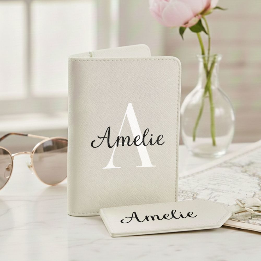 Personalisierbare Reisepasshülle und Koffertag mit Monogramm