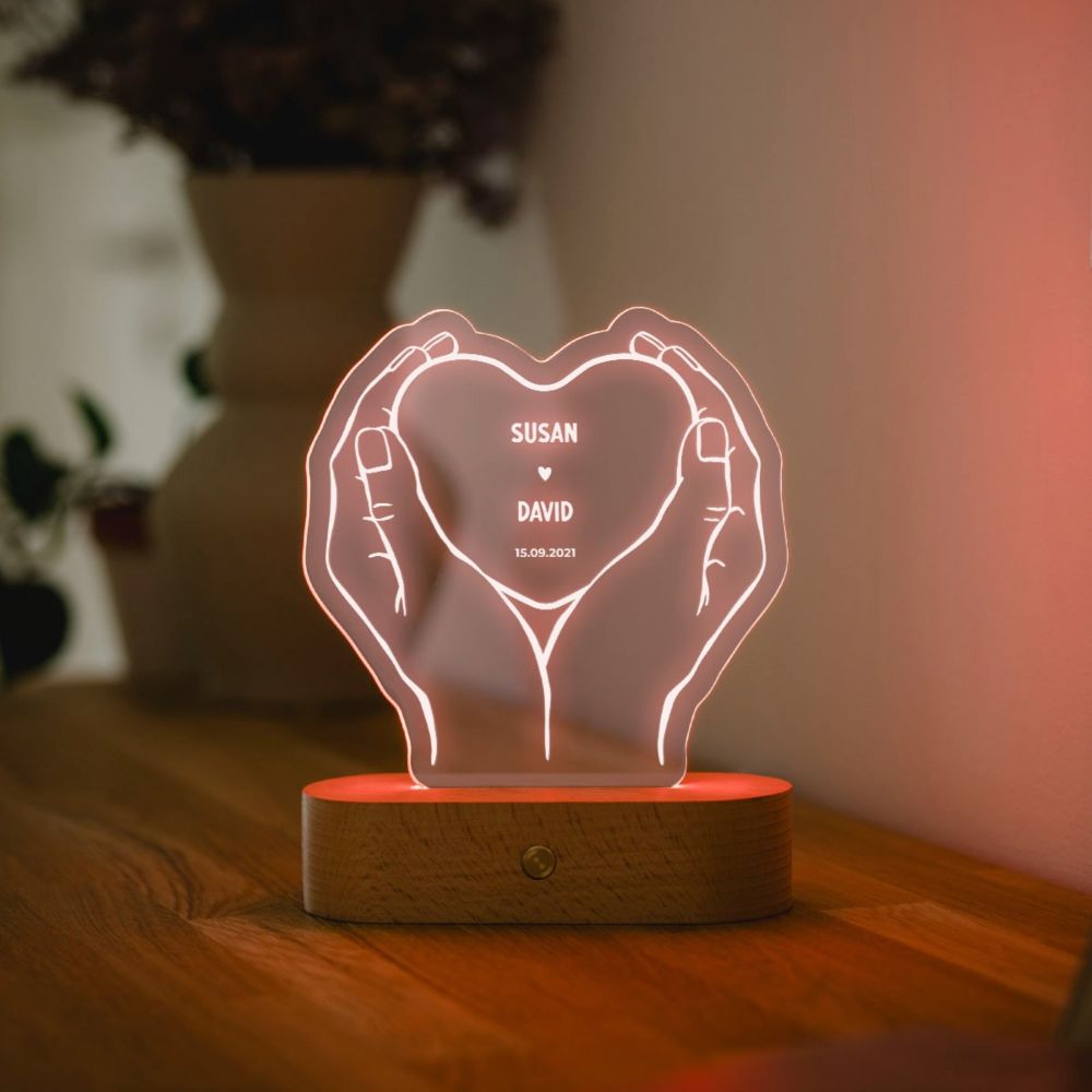 Personalisierbare LED-Lampe Herz mit Händen und Namen