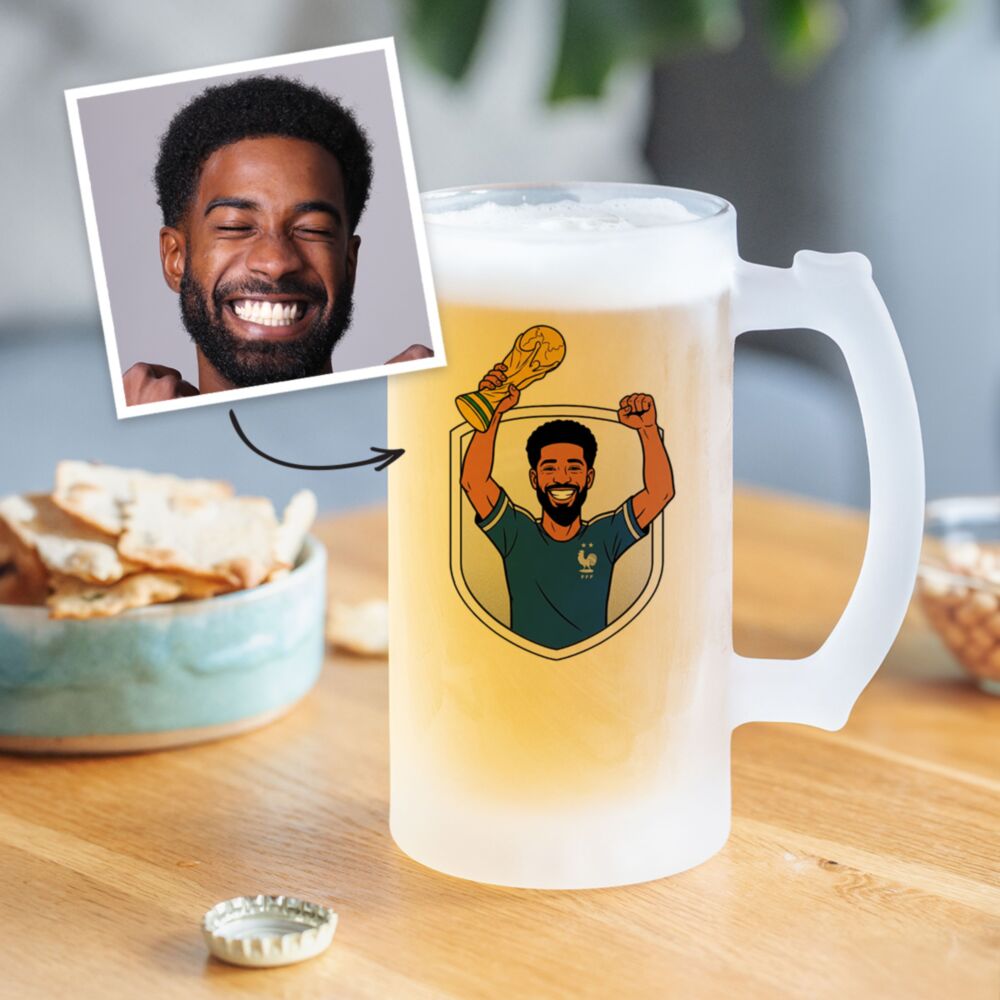 Personalisierter Bierkrug - WM Design mit Comic-Illustration