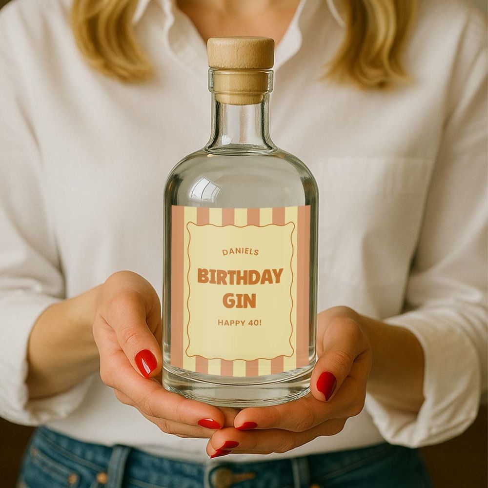 Personalisierbarer Gin mit Retro Etikett 