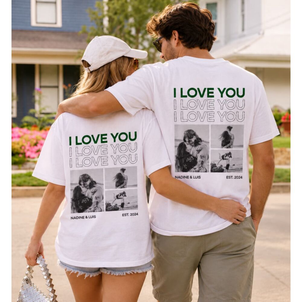 Hauptbild DACH – Paar im Partnerlook beim Spaziergang Hauptbild DACH – Paar im Partnerlook beim Spaziergang