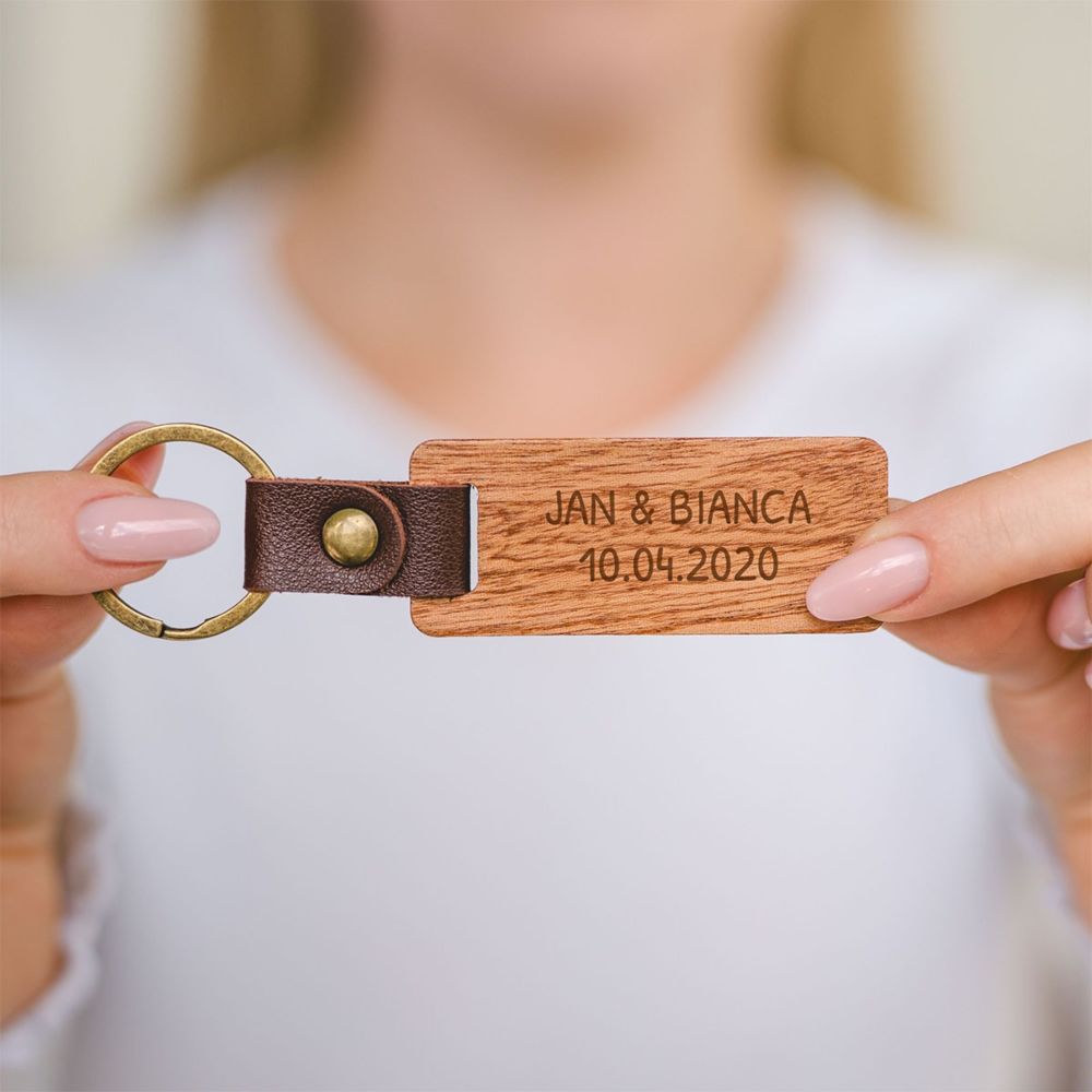 Personalisierbarer Holz-Schlüsselanhänger mit Text