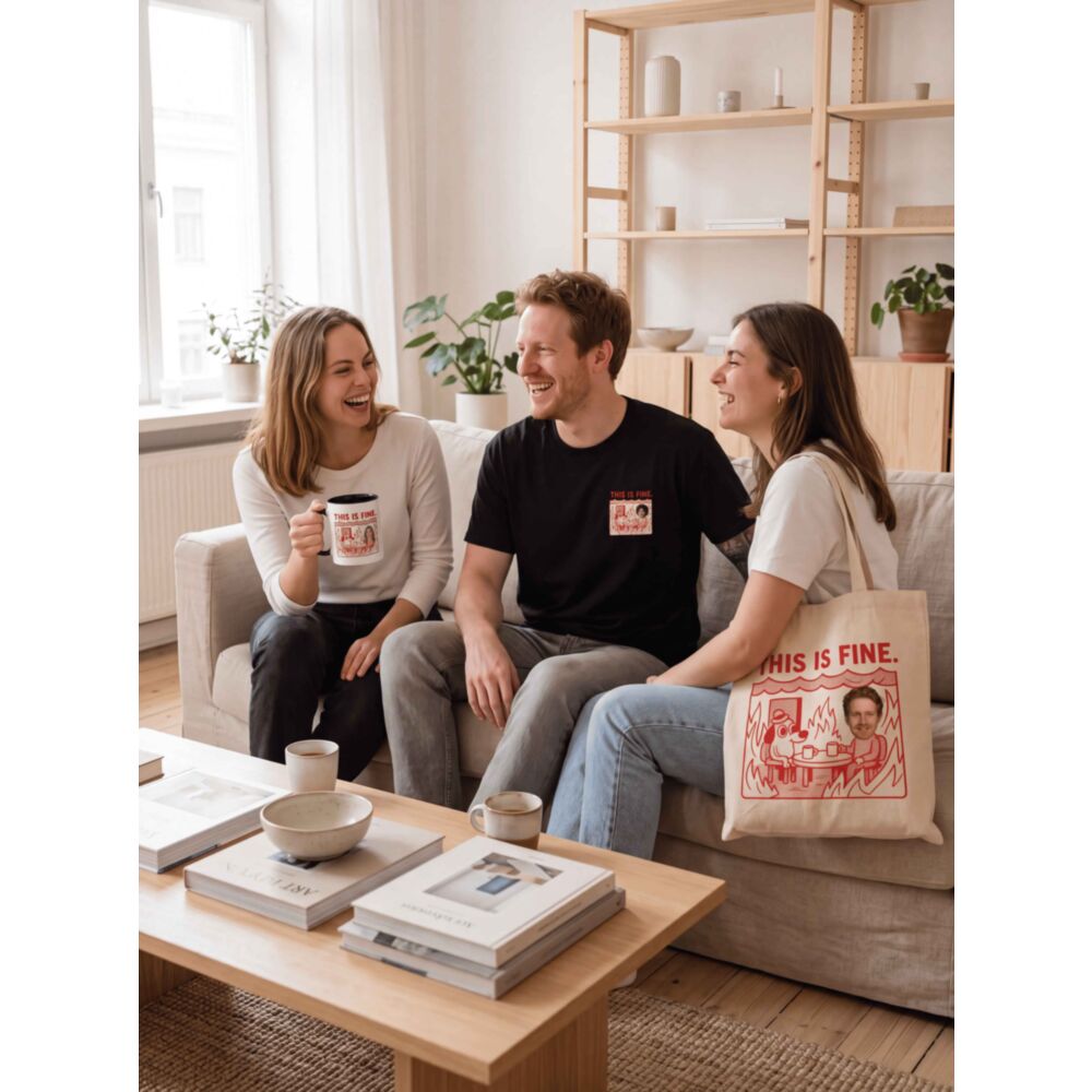 This Is Fine Meme Geschenkset mit T-Shirt, Tasse und Jutebeutel