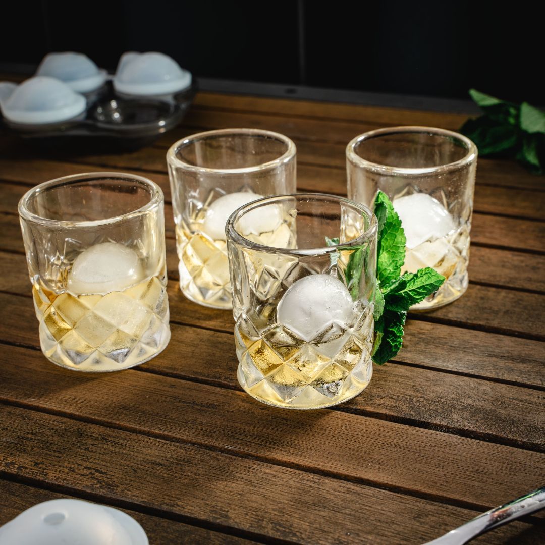 Shotgläser-Set mit Eiskugeln