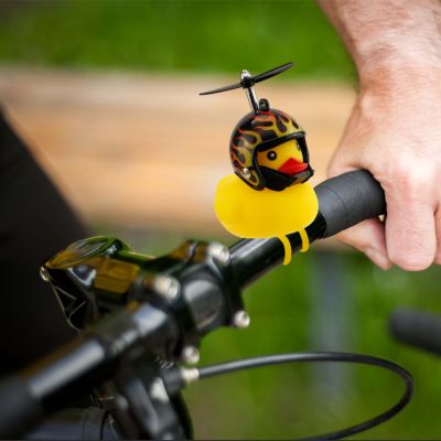 Fahrrad-Quietschentchen mit Helm - Flammen