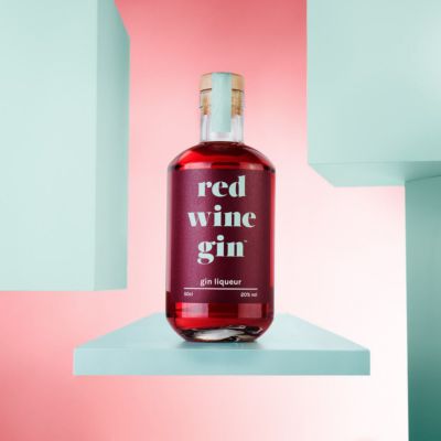 Rotwein-Gin-Likör