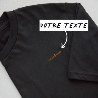 T-shirt brodé avec texte