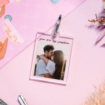 Llavero de acrílico personalizable con foto y texto