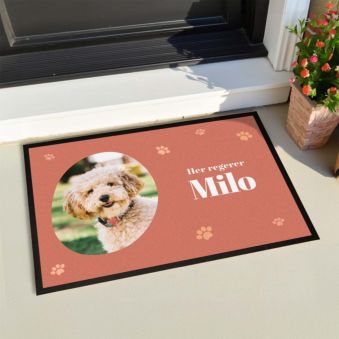 Personlig dørmåtte med kæledyr og navn