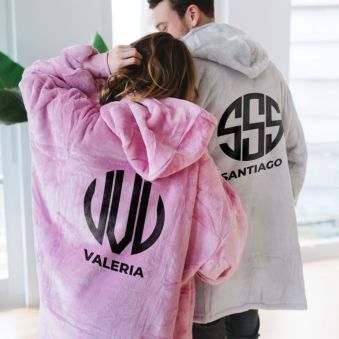Manta con capucha con monograma personalizado