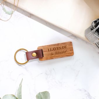 Llavero de madera con texto personalizado