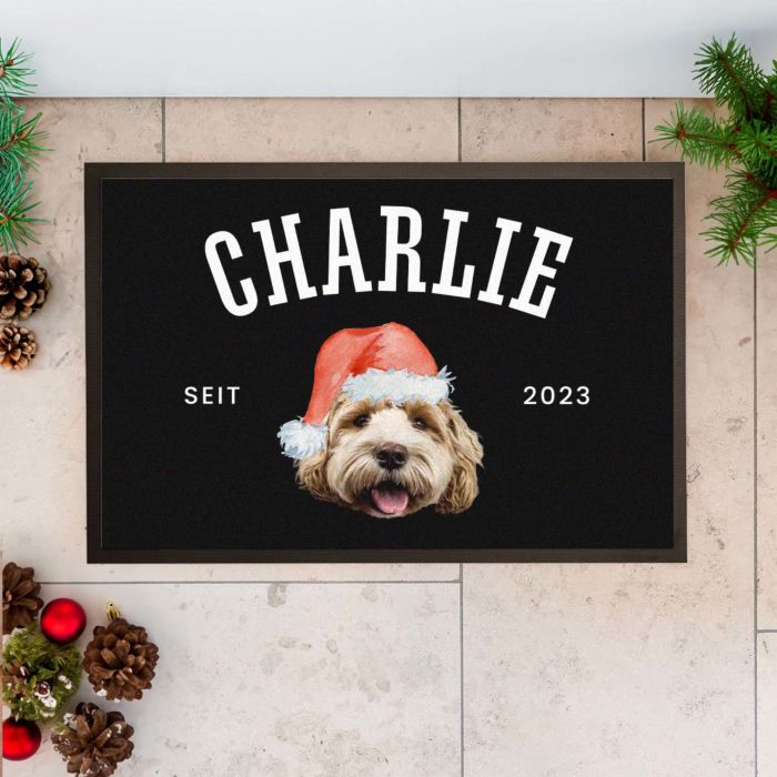 Personalisierbare Fußmatte mit Haustier und Weihnachtsmütze