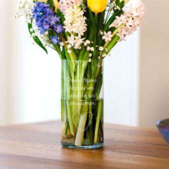 Personalisierte Vase mit Text und Symbol