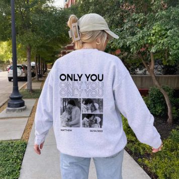 Personalisierbarer Pullover mit Schwarz Weiß Fotos und Text
