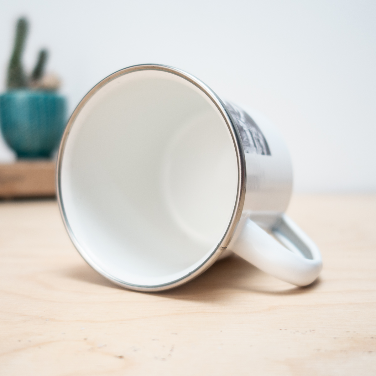 Personalisierbare Metalltasse mit Fotos und Text