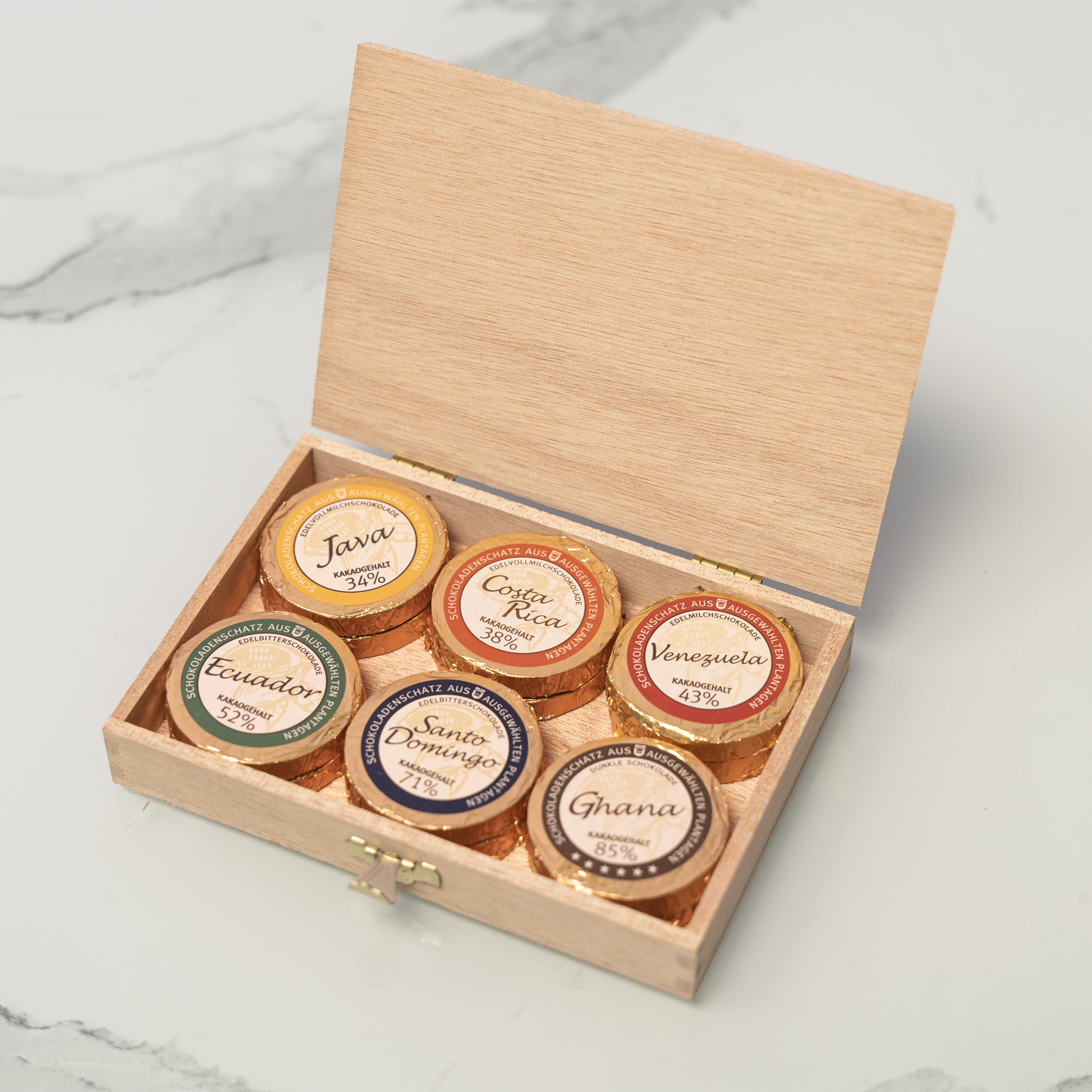 Personalisierbare Holzkiste mit Golddublonen