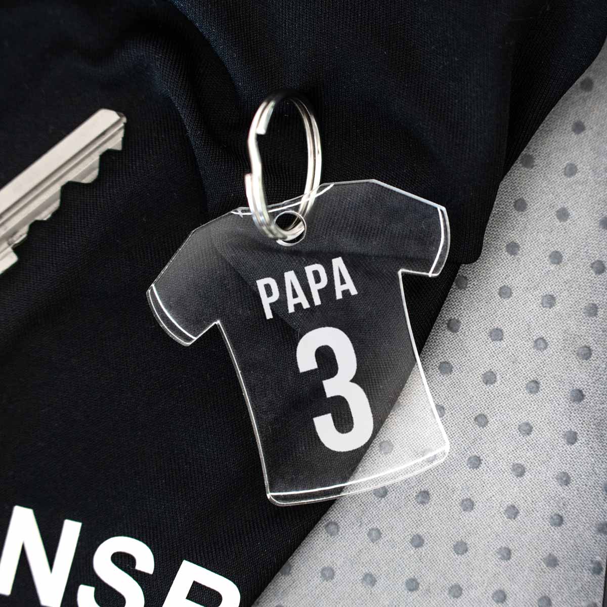 Personalisierbarer Acryl Schlüsselanhänger Trikot mit Name