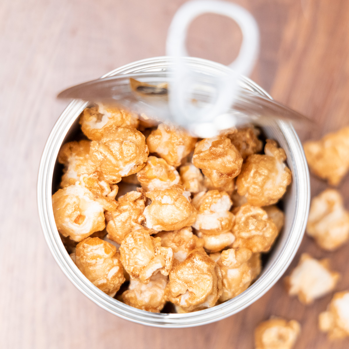 Goldenes Popcorn mit Bild und Text