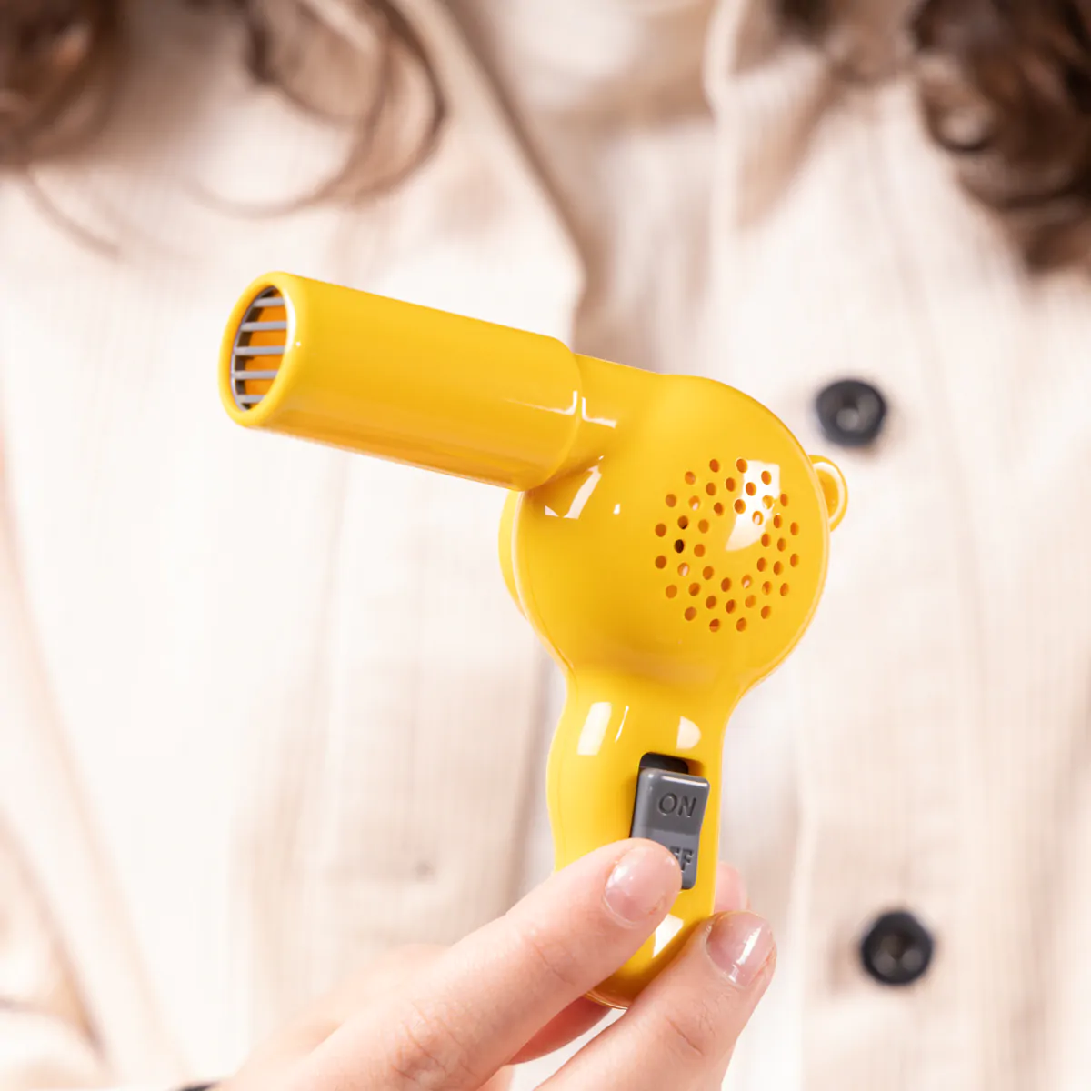 https://www.radbag.de/media/catalog/product/s/m/smahai_-_world_s_smallest_hairdryer-2.webp