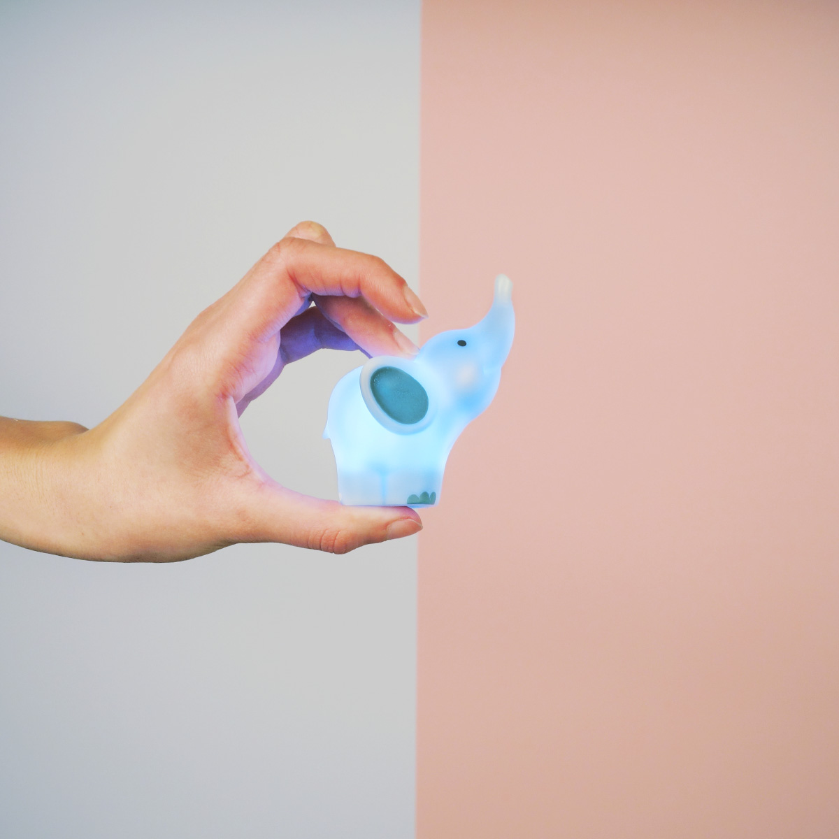 Vorschaubild von Mini Elefanten Leuchte Balthasar - Blau Vorschaubild von Mini Elefanten Leuchte Balthasar - Blau