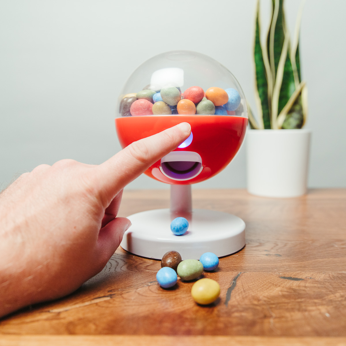 Süßigkeiten-Spender mit Touch Sensor