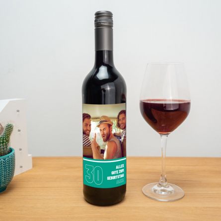 Rotwein mit verschiedenen Hintergründen